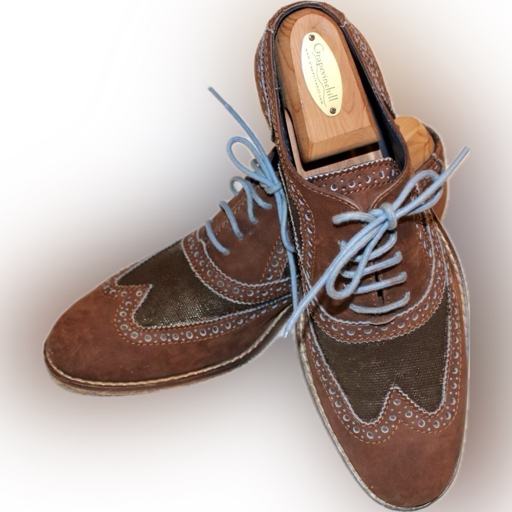 Cole Haan two tone brown wit slight blue accent. Size 8. Lace up‌‌